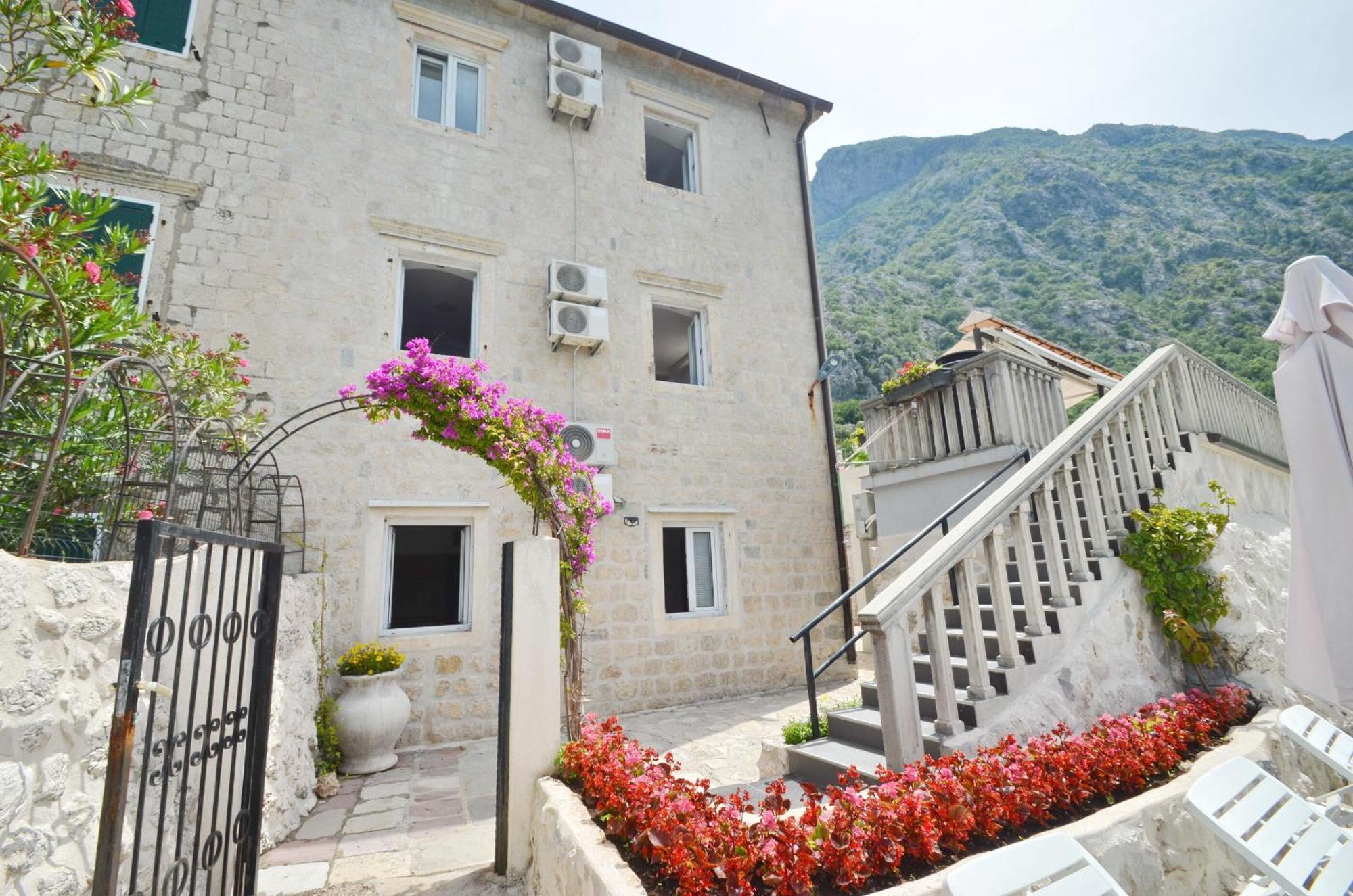 Apartments Mir I Dobro Kotor Zewnętrze zdjęcie